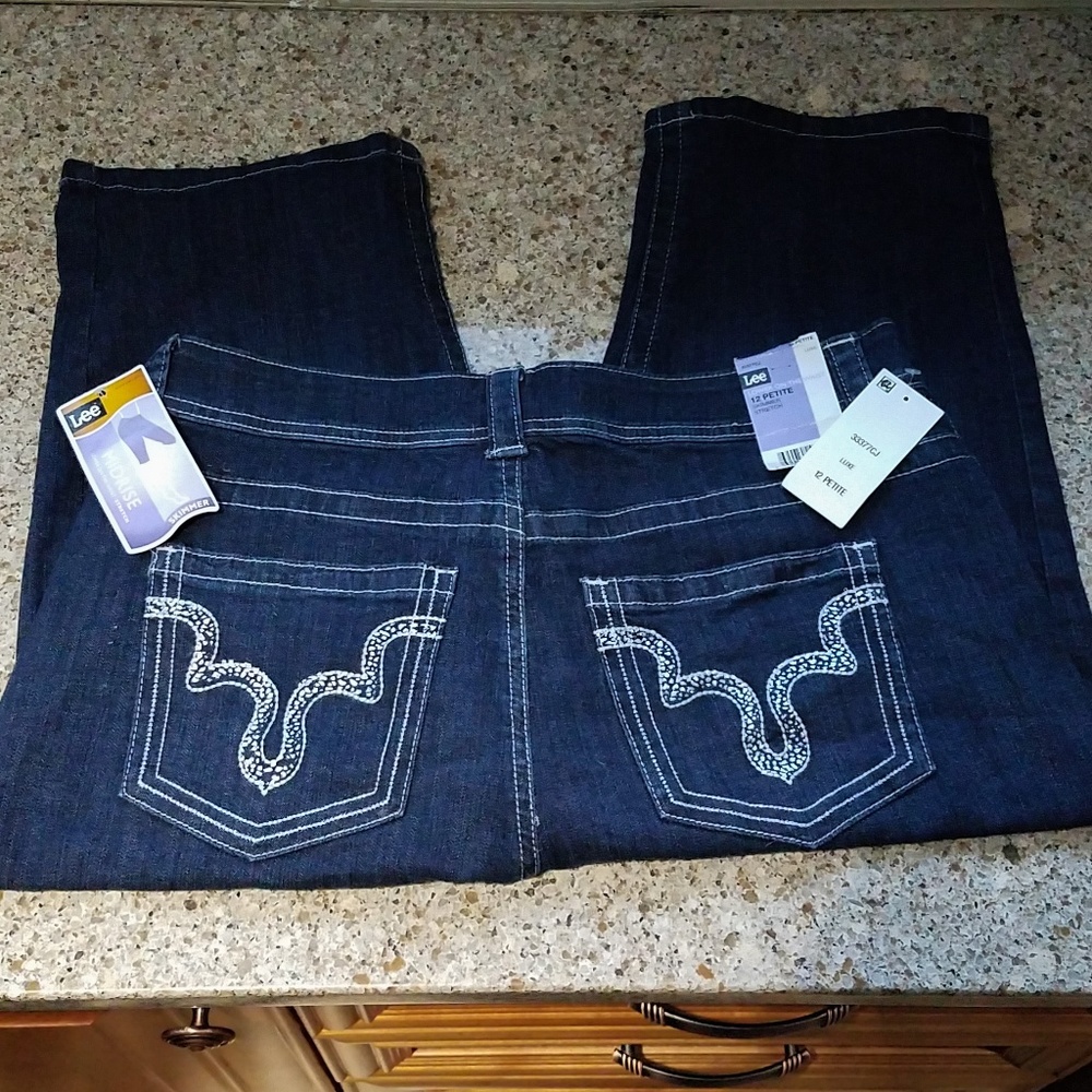New Denim Capris with Decorative Pockets